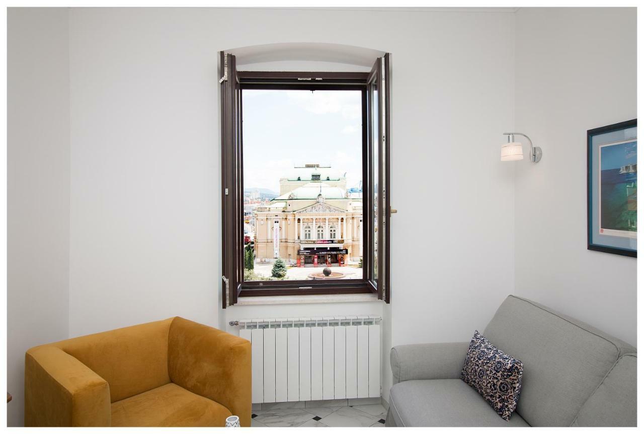 Stylish - Centre Theatre View *