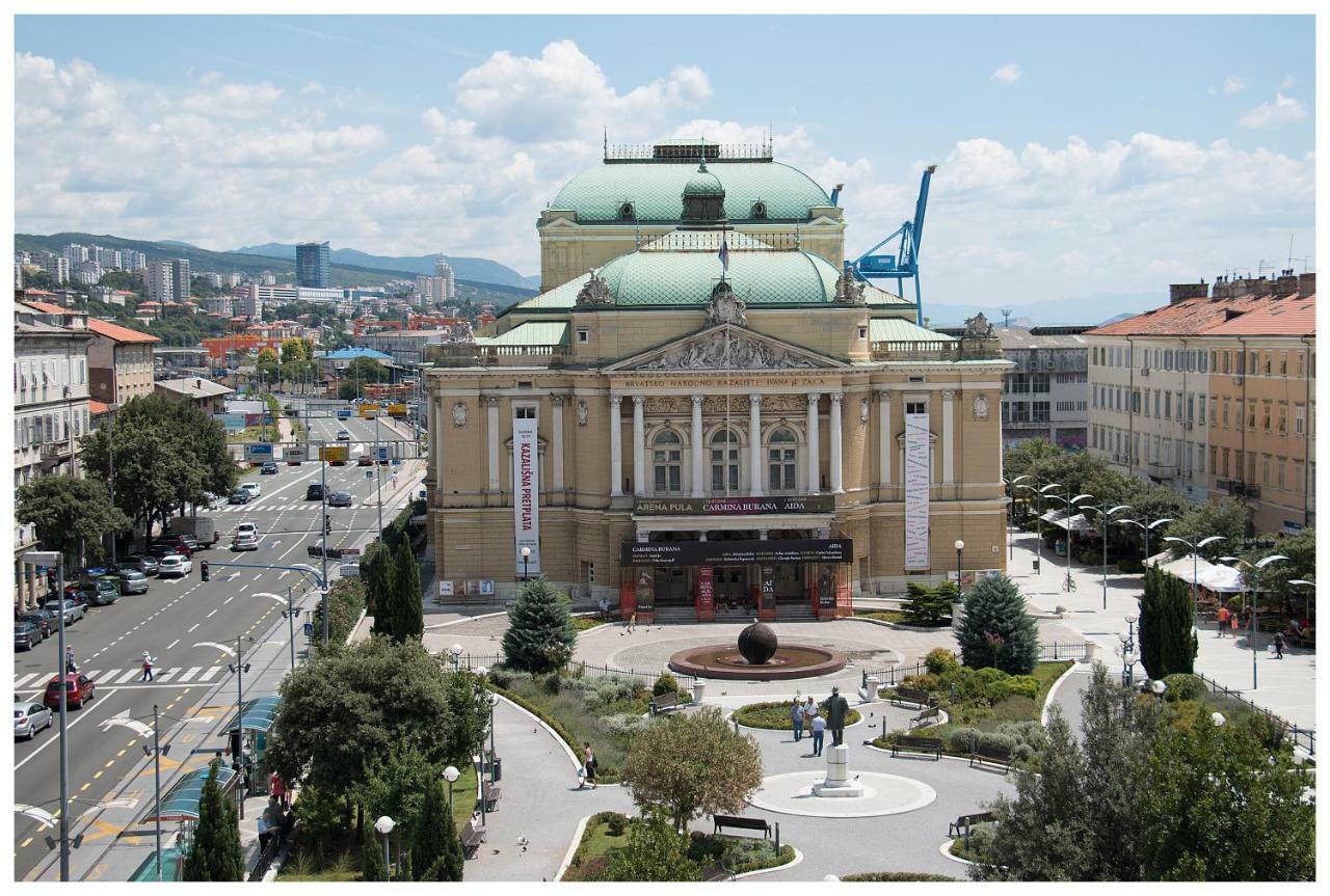 Stylish - Centre Theatre View