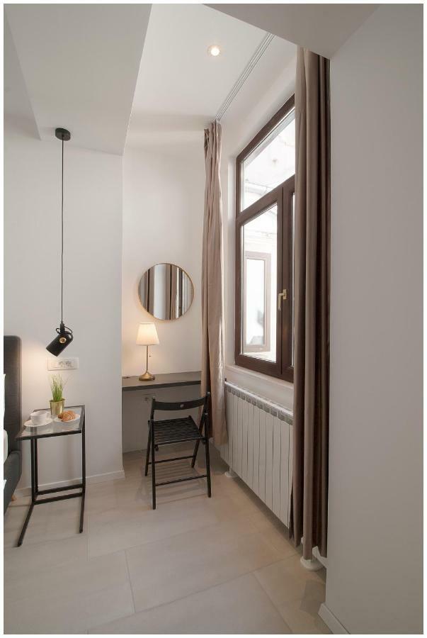 Apartment Stylish - Centre Theatre View