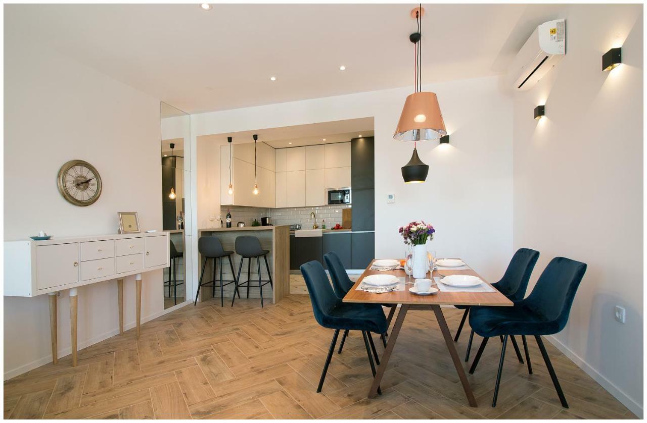 Apartment Stylish - Centre Theatre View
