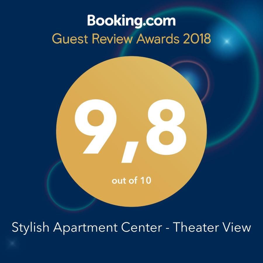 Stylish - Centre Theatre View Apartment *